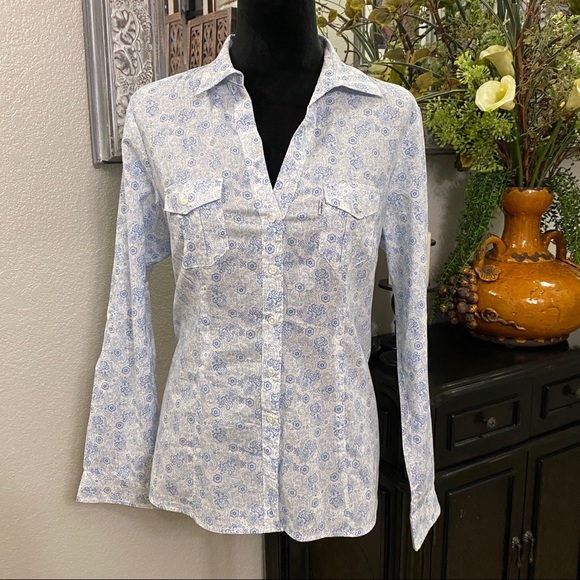 Levi's Tops - 💙 4 for $25 💙 Levi’s- Button Down Shirt